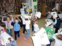 Czterolatki w bibliotece