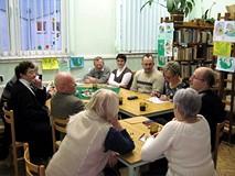 Szaradziści w bibliotece