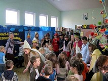 Gimnazjaliści przedszkolakom