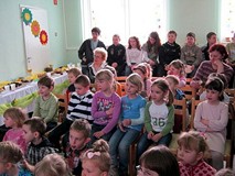 Gimnazjaliści przedszkolakom