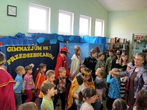 Gimnazjaliści przedszkolakom